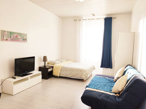 Studio 25m2 au 1er étage dans une maison avec jardin, entièrement équipé et priv Bordeaux, France Studio 25m2 équipé,  climatisé proche de Bordeaux centre Private room in townhouse vacation rental 53338865