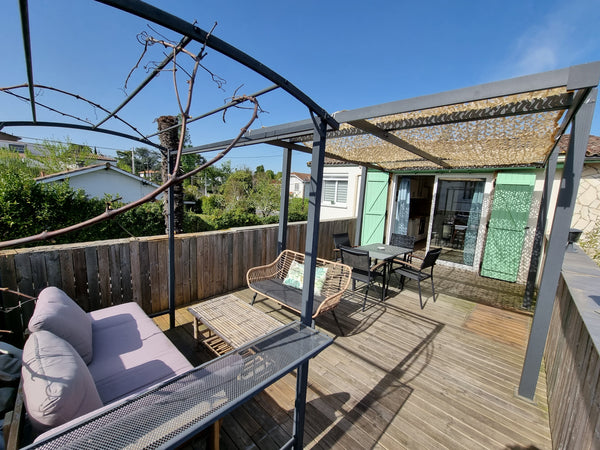 Charmant T2 climatisé de 45m² avec grande terrasse de 26m² vue sur les vignes de Bordeaux, France Charmant T2 climatisé, grande terrasse, parking Entire rental unit vacation rental 38429084