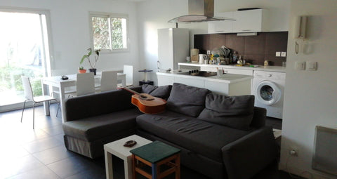 This beautiful house has a spacious living room with an open kitchen and a garde Bordeaux, France Chambre / maison et jardin,  proche centre-ville. Private room in home vacation rental 26911055