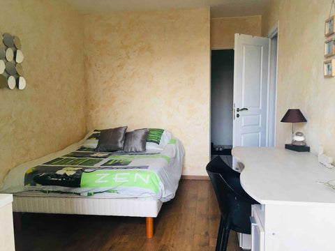 Chambre spacieuse et confortable dans un grand appartement bordelais, la chambre Bordeaux, France Chambre cosy dans un grand appartement bordelais Private room in condo vacation rental 21994232