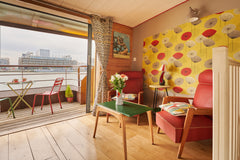 La péniche propose 4 duplex de charme. Chacun dispose en bas d'une chambre clima Bordeaux, France Appart sur péniche à Bordeaux. Charme et confort. Entire rental unit vacation rental 31559106