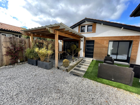 Petite maison paisible idéalement située à 10 min de l'aéroport de Mérignac, à 2  Jolie petite maison dans un quartier très calme Entire home vacation rental 53125266