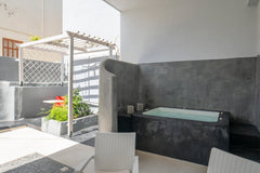Elysium residence is a new renovated villa in the center of Fira city. <br />Ide Greece Elysium (Villa for 4 +1 in Fira Center) Cycladic home vacation rental 33267830