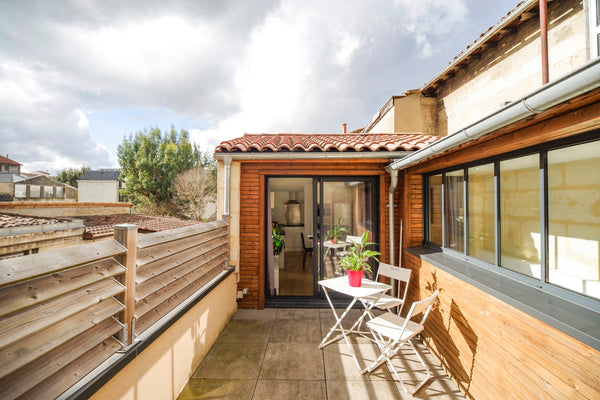 This beautiful duplex apartment is located on the 1st floor of a 19th century st Bordeaux, France L'Insolite - Duplex apartment with Terrace Entire rental unit vacation rental 45779379