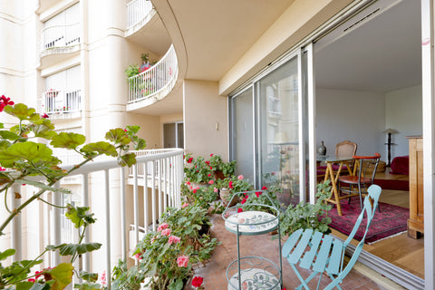 Located in the heart of Bordeaux, close to the Hôtel de Ville and Place Pey-Berl Bordeaux, France Bright apt for 4, terrace, A/C, lift Entire rental unit vacation rental 51503242