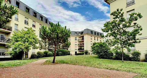  Bordeaux, France Appartement 57m2 type Haussmannien proche du tram Entire condo vacation rental 37734956