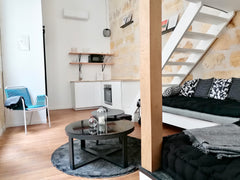 Idéalement situé dans l’hypercentre de Bordeaux, ce loft constitue un véritable   Charmant loft dans le centre historique Entire loft vacation rental 740479207360585947