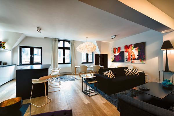 - MINIMUM RENTAL: 3 MONTHS<br /><br />Nice contemporary styling 100m² Apartment  Brussels, Belgium Grand Place - Bright Top-Floor Apartment with Lift Entire condo vacation rental 6319336