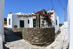 A modest house honouring the traditional medieval architecture, situated in a st  Fyrou: An Idyllic Traditional Experience Cycladic home vacation rental 37848461