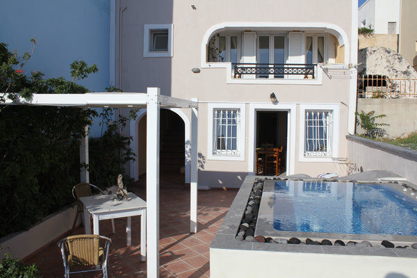 The Split Level Villa with Sea View and Jetted Tub is a spacious accommodation f  Split Level Villa with Sea View and Jetted Tub Cycladic home vacation rental 32631323