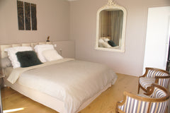 Située dans le village classé du Haut Bouliac à 10 minutes de Bordeaux, cette ma Floirac, France Maison d'architecte contemporaine Entire home vacation rental 6148290