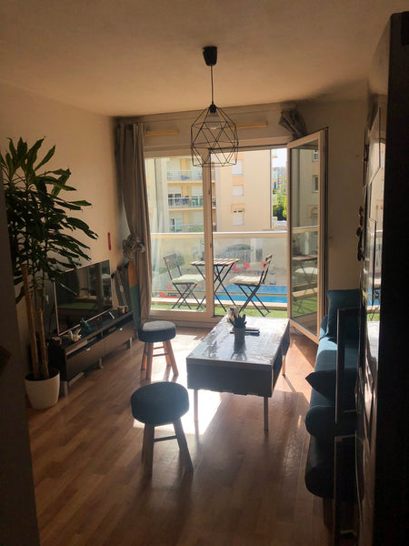 Jolie T2 situé dans une résidence très calme, avec piscine collective.<br />Au p Mérignac, France T2 piscine, tramway au pied, à 10min de Bordeaux. Entire condo vacation rental 37923122