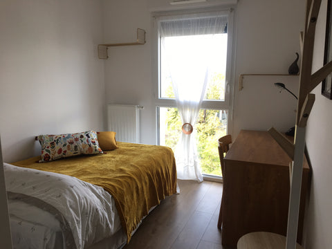 Bonjour, <br />Avec mon conjoint et notre gros chat câlin nous proposons une cha Bordeaux, France Chambre prox commerces/Écoles/CHU, rue gratuite Private room in rental unit vacation rental 45719886