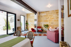 Very bright house completely refurbished by an Architect with all services.This  Bordeaux, France Charming typical house Entire townhouse vacation rental 17035350