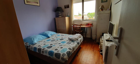 Jolie chambre au calme, pas de bruit d'avions,  équipée d'un bureau, penderie, r  jolie chambre(2) au calme dans maison individuelle Private room in casa particular vacation rental 657545361203275047