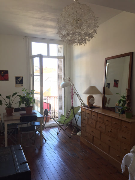 Charmant T2 de 37 m2, typique bordelais, avec son parquet et sa cheminée, en ple Léognan, France Appartement cœur des Chartrons rues gratuites Entire rental unit vacation rental 36165433