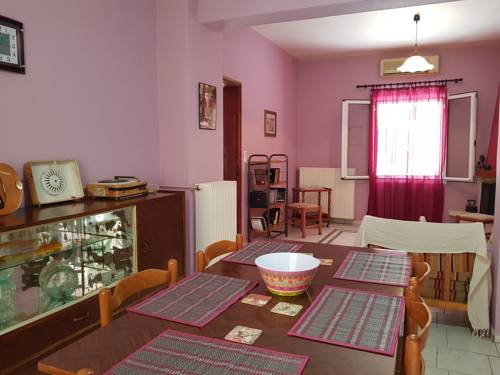 Located in Chania Town, 5 km from Venizelos Graves, Chez Andreas offers a living Chania, Greece Chez Andreas Entire home vacation rental 28277830