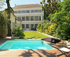 UNIQUE A PARIS !! Une véritable maison de campagne en plein coeur du vieux Paris Paris, France Maison exceptionnelle 350m2 avec jardin et piscine Entire home vacation rental 24849445