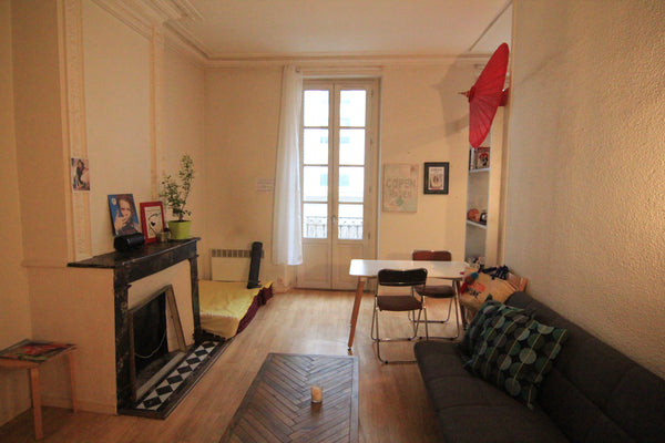 Chambre dans grand appartement, idéalement situé au cœur du centre ville de Bord Reims, France Chambre privée, cosy et spacieuse à Saint Paul Private room in rental unit vacation rental 33758105