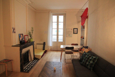 Chambre dans grand appartement, idéalement situé au cœur du centre ville de Bord Reims, France Chambre privée, cosy et spacieuse à Saint Paul Private room in rental unit vacation rental 33758105