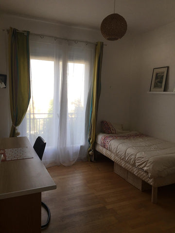 Chambre privé confortable pour  filles dans maison "filles" car nous nous partag Pessac, France Chambre privée pour fille dans maison de filles Private room in home vacation rental 36728610