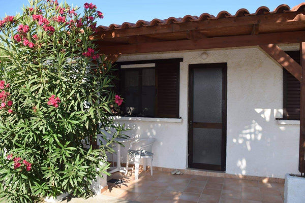 Situé ā 2 km du centre ville de Kos, ā quelques mètres de la plage dans un jardi Greece Apollon Entire bungalow vacation rental 31823406