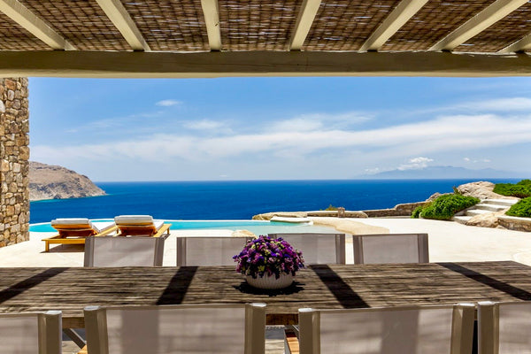 ROCKY RETREAT VILLA: <br /><br />*A secluded luxury Mykonos villa directly overl Tweed Heads, Australia Rocky Retreat Villa - Views Over Elia Beach Entire villa vacation rental 26273943