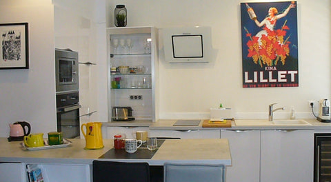 In an ancient typical building, 2nd floor (without lift) my apartment T2 (42m²), Bordeaux, France The heart of Bordeaux, Sainte Catherine street. Entire rental unit vacation rental 18478802