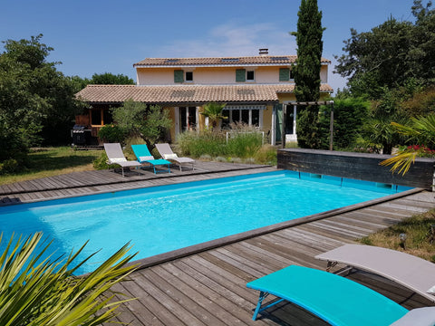 Chambre indépendante dans maison familiale avec piscine, idéalement situé entre  Saint-Médard-en-Jalles, France Chambre indépendante près de Bordeaux Private room in villa vacation rental 36647802