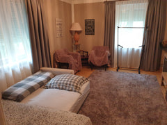 Diese Unterkunft befindet sich nur 10 min von Schloss Schönbrunn, und nur 20 min Vienna, Austria Saubere Wohnung, U4 - Ober StVeit Private room in rental unit vacation rental 576705069305161297