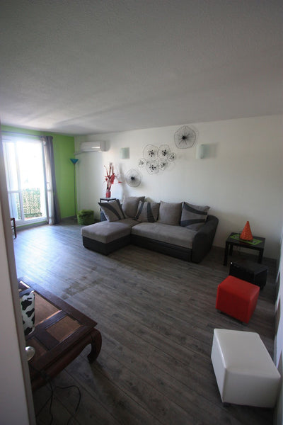 Appartement situé dans une résidence, face à l’hippodrome, commerce de proximité Pessac, France Joli T2 58m2 balcon   Accès commerce, rocade, tram Entire condo vacation rental 25028431