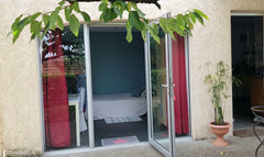 Chambre spacieuse donnant directement sur le jardin,(sortie indépendante),dans u Eysines, France Chambre spacieuse 2 pers sur la route des plages Private room in home vacation rental 35959534