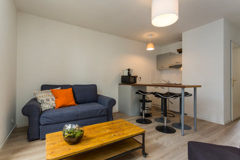 Mon appartement est situé au rdc dans un immeuble en pierre, il peut recevoir ju Artigues-près-Bordeaux, France Beau T2 au cœur des Chartrons Entire rental unit vacation rental 16647839
