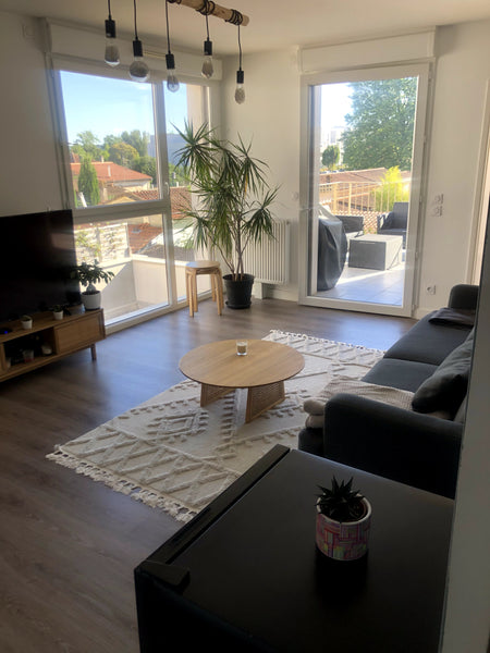 Détendez-vous dans cet appartement calme et lumineux. Idéal pour passer quelques Bègles, France Superbe appartement spacieux avec terrasse Entire rental unit vacation rental 669861812153086703