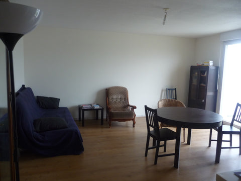 Un 2 pieces 50 m2, petite terrasse, piscine de l'immeuble accessible en été, 4°  Paris, France Logement entier calme Gare Entire rental unit vacation rental 4727524