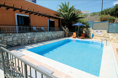Villa Kostas (2 bedrooms, sleeps 4/6), 300 mts. easy walk to the beach and to th Greece walk to beach villa Kostas single storey with pool Entire cottage vacation rental 31700087