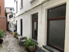 Chambre et salle de bain privée dans  une maison 1830 en plein centre de Bruxell Brussels, Belgium Bruxelles Centre. Maison dans une impasse privée. Private room in townhouse vacation rental 53426794