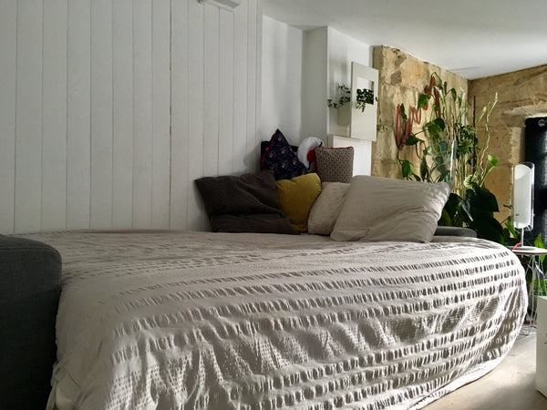 Appartement au 2nd dans immeuble 18ème siècle avec vue sur les toits de Bordeaux Bordeaux, France 🏳️‍🌈 Canapé-lit prox Centre-ville Men Only Shared room in rental unit vacation rental 18189397