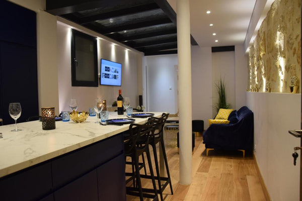 Profitez d'un logement élégant  de 2 chambres en plein coeur du triangle d'or de  Appartement 2 chambres climatisé triangle d'or Entire rental unit vacation rental 54353274