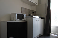 Studio de 15m2 environ comprenant le linge de maison (draps + serviettes). L’acc Talence, France #3 studio Talence avec Parking / accès autonome Entire rental unit vacation rental 45196479