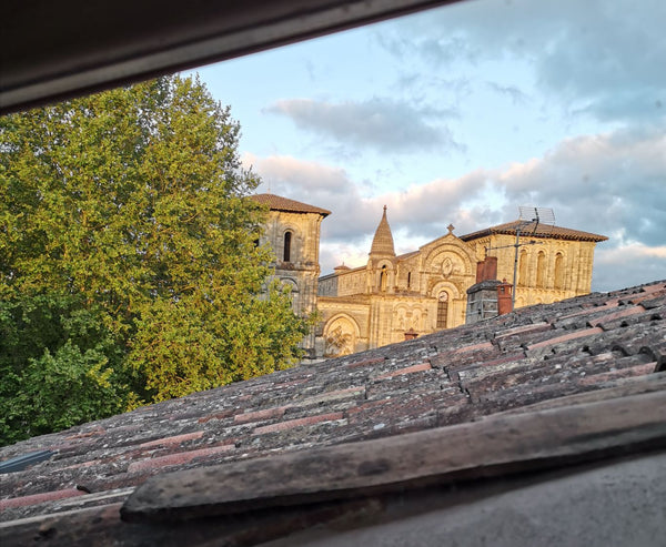 Dans le centre de Bordeaux, au coeur du patrimoine historique, je loue,  mon app Bordeaux, France Grenier Sainte-Croix / The Loft Sainte-Croix Entire loft vacation rental 37993581