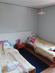 Chambre privée dans une maison habitée.<br />Petit déjeuner offert jusqu'à 9.00h  Halte verte 2lits Private room in home vacation rental 35359787