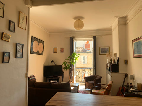 Charmant appartement de 45 m2 avec haut plafond au dernier étage d'un immeuble e Bordeaux, France Bordeaux, appartement chaleureux à 2 pas du centre Entire rental unit vacation rental 32125244