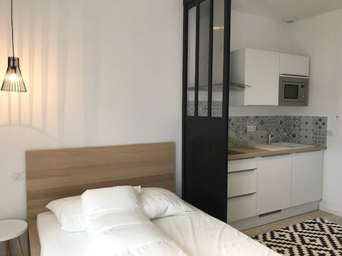 Très beau studio neuf et tout confort, situé dans une rue calme à proximité des  Talence, France STUDIO CALME ET CHARMANT 15 MN DE BORDEAUX CENTRE Entire rental unit vacation rental 23422371