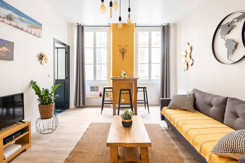 Vous trouverez tout le confort pour un séjour bordelais réussi ! Situé au coeur  Bordeaux, France HOTEL DE VILLE BORDEAUX GRAND T2 STANDING Entire rental unit vacation rental 53272425