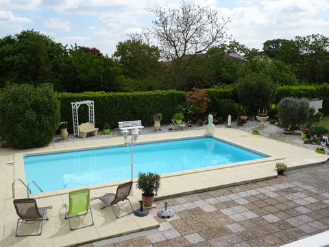 Maison sur deux niveaux avec jardin et piscine, agréable, chaleureuse et très lu  Maison jardin et piscine agréable et chaleureuse Entire home vacation rental 18518782