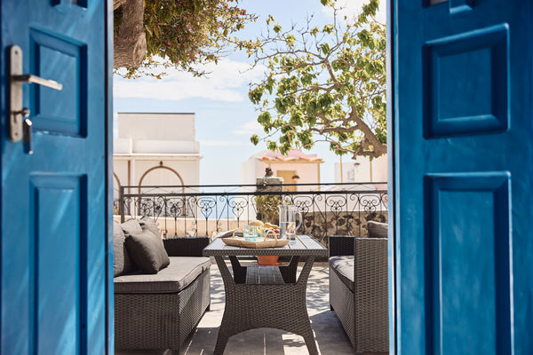 Casa Bu 1 is an apartment of 50sq.m., including 2 bedrooms with 1 double bed in  Pireas, Greece Casa Bu 1 -2Bedroom Apartment -7min walk from Fira Entire rental unit vacation rental 19115542