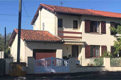 I m 34 years old and live alone with my 9 months calm & happy baby. <br />The ho Bordeaux, France Private room in a nice&warm house near Bordeaux Private room in home vacation rental 45949751