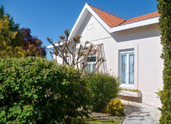 This house, located in Pessac, is ideal for 6 vacationers. It offers 2 bedrooms,  2 bedrooms house with enclosed garden and wifi at Pessac Entire home vacation rental 598755754340432226