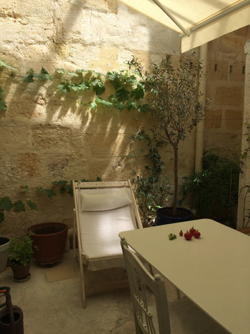 Situé au centre ville de Bordeaux à 100 m du Jardin Public, vous serez hébergé d  Chambre Studio Bordeaux Centre 100 m Jardin Public Private room in home vacation rental 656504074266104248